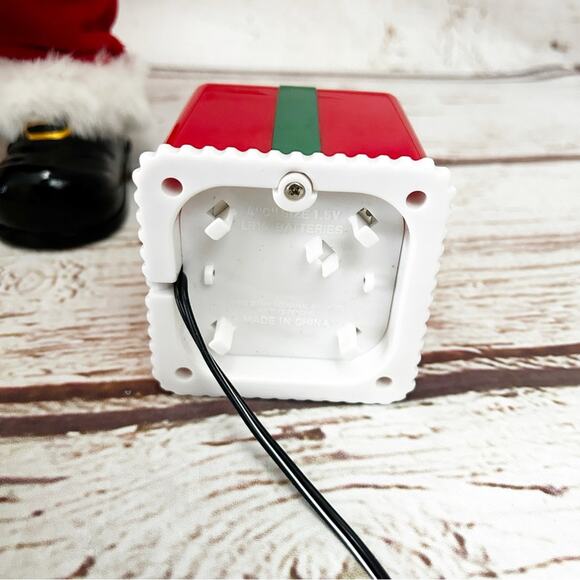 RADIO SHACK Vintage 1999 Christmas Rockin’ Santa - Picture 3 of 9